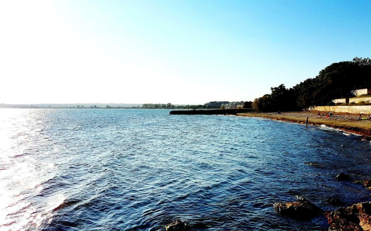 Apartamento Blue Bay Sea View Pomorie Exterior foto
